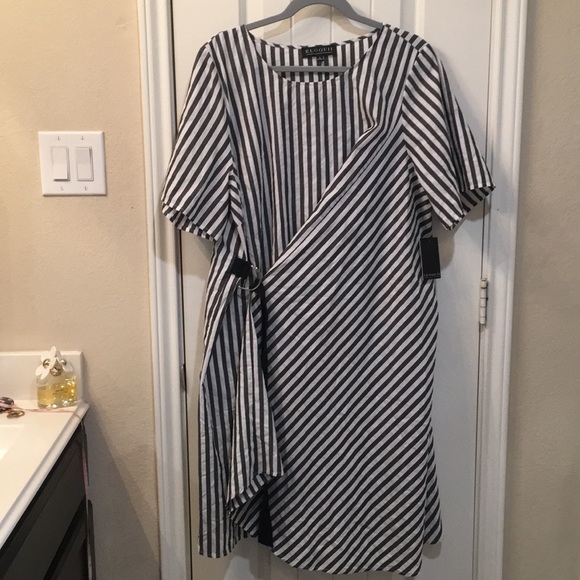 Eloquii Dresses & Skirts - Eloquii stripped dress